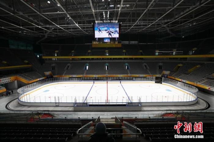 资料图：1月29日，已完成制冰的国家体育馆训练场。北京2022年冬奥会及冬残奥会冰球比赛场馆国家体育馆于28日完成首次制冰工作，目前场馆具备比赛测试条件。
/p中新社记者 富田 摄
