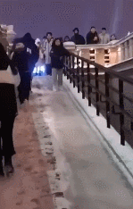 滑雪花式翻车现场看完笑到脱力！网友：带入感极强