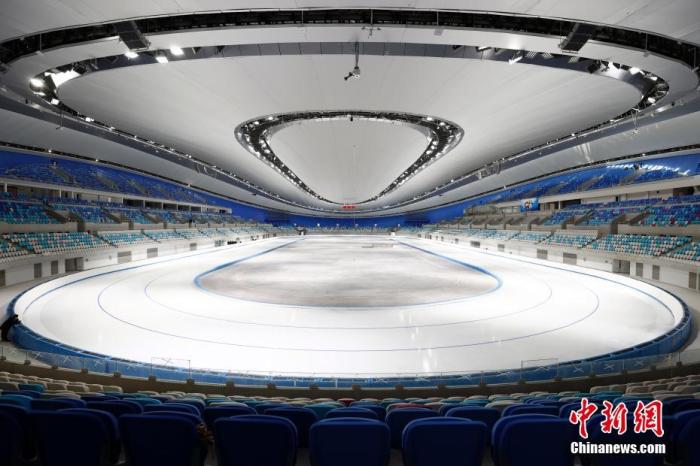 国家速滑馆国家速滑馆是北京2022年冬奥会标志性场馆。冬奥会期间,国家速滑馆将承担速度滑冰比赛,在此将诞生14块金牌。目前,国家速滑馆完成速滑赛道的首次制冰,具备了迎接测试赛的条件。图为2021年1月28日,已完成制冰的国家速滑馆。中新社记者 富田 摄 国家速滑馆国家速滑馆是北京2022年冬奥会标志性场馆。冬奥会期间,国家速滑馆将承担速度滑冰比赛,在此将诞生14块金牌。目前,国家速滑馆完成速滑赛道的首次制冰,具备了迎接测试赛的条件。图为2021年1月28日,已完成制冰的国家速滑馆。/p中新社记者 富田 摄