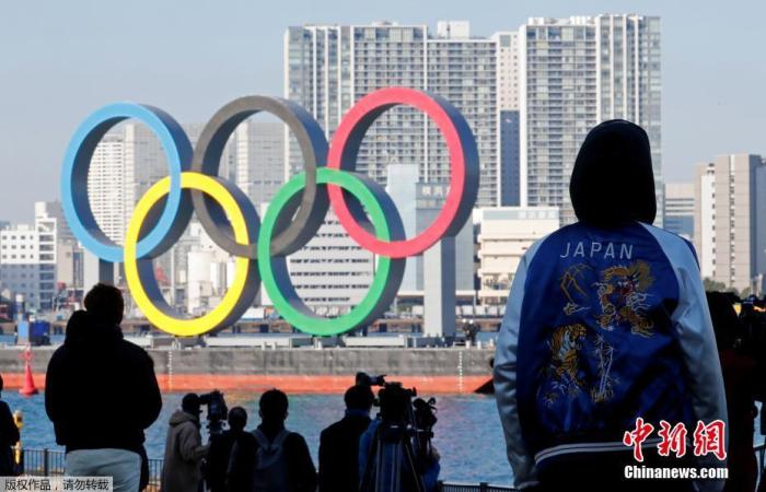 资料图:东京湾上的五环标志。 资料图:东京湾上的五环标志。