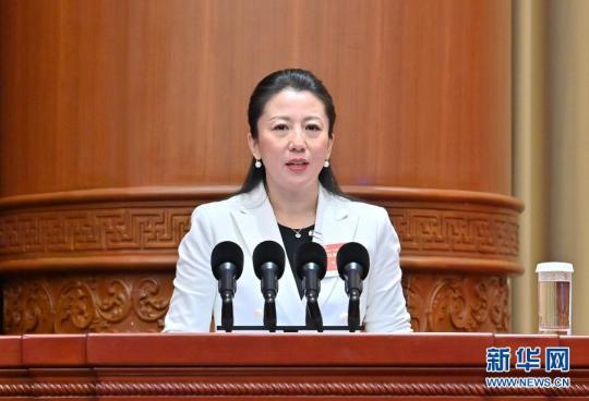 杨扬委员:高擎冬奥火炬点燃希望之光