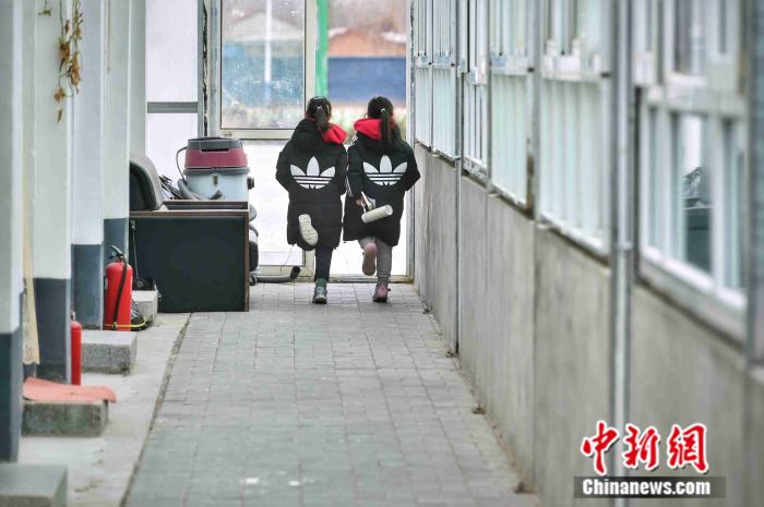 棒球基地的女孩。李霈韵 摄 棒球基地的女孩。李霈韵 摄