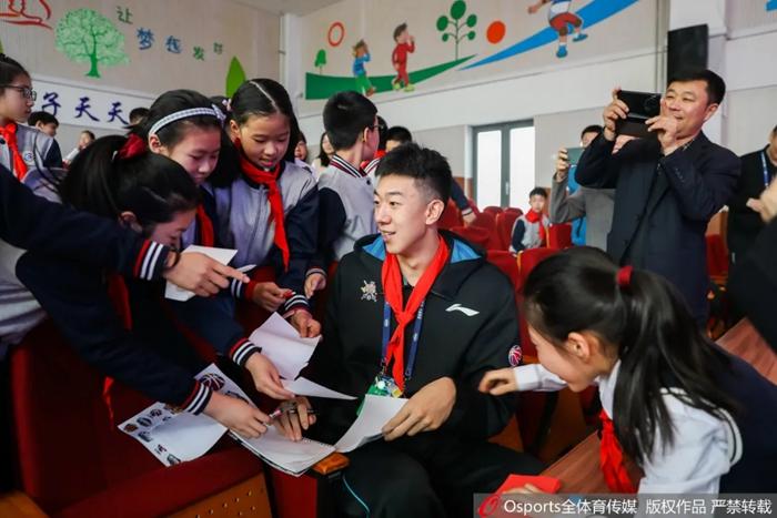 王少杰在活动现场。图片来源:Osports全体育图片社 王少杰在活动现场。图片来源:Osports全体育图片社