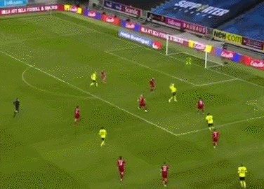 伊布助攻队友破门。