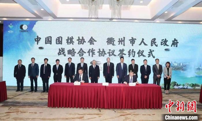 仪式现场。 许军 摄 仪式现场。 许军 摄