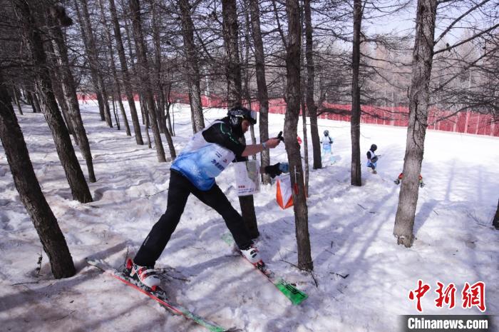定点滑雪比赛中。超级定点滑雪公开赛组委会 定点滑雪比赛中。超级定点滑雪公开赛组委会