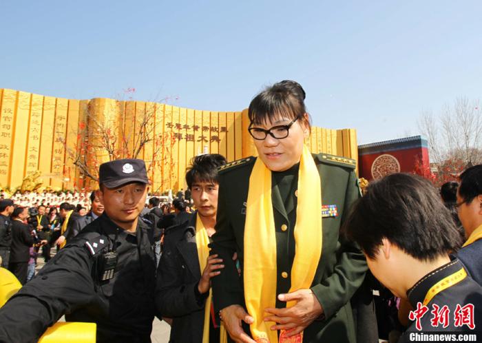 资料图:2012年3月24日,壬辰年黄帝故里拜祖大典,郑海霞出席。中新社发 王中举 摄 资料图:2012年3月24日,壬辰年黄帝故里拜祖大典,郑海霞出席。/p中新社发 王中举 摄