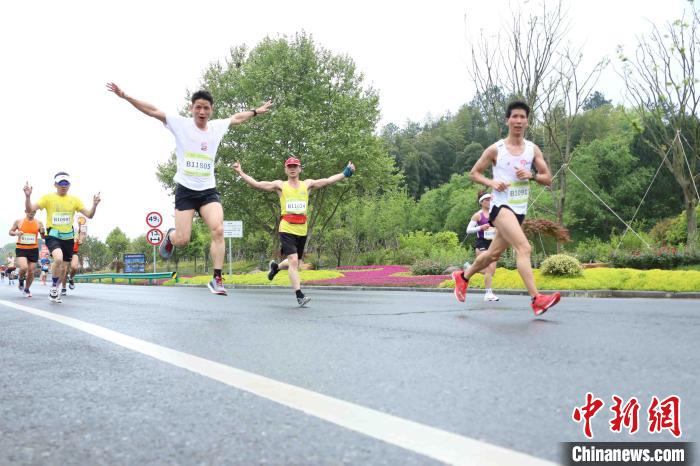 比赛现场。 黄向明 摄 比赛现场。 黄向明 摄