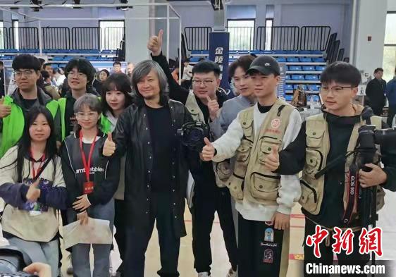 “为奥运喝彩”恒爱行动至美之行无锡站在江苏信息职业技术学院举行 张敏霞 供图 摄 “为奥运喝彩”恒爱行动至美之行无锡站在江苏信息职业技术学院举行 张敏霞 供图 摄