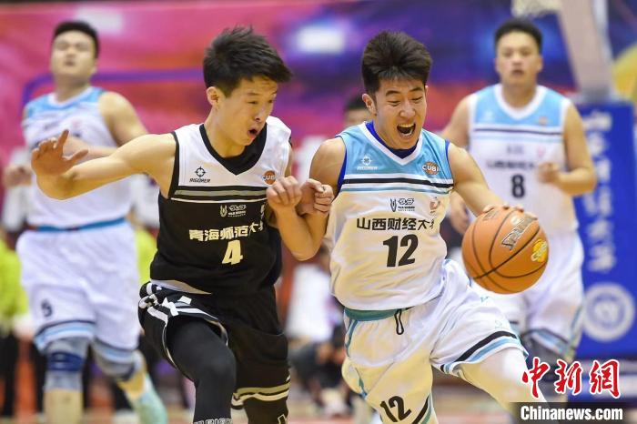 山西财大男篮以103:50力克青海师范大学男篮,获得主场胜利。 武俊杰 摄 山西财大男篮以103:50力克青海师范大学男篮,获得主场胜利。 武俊杰 摄