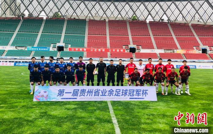 图为赛前合影 张伟 摄 图为赛前合影 张伟 摄