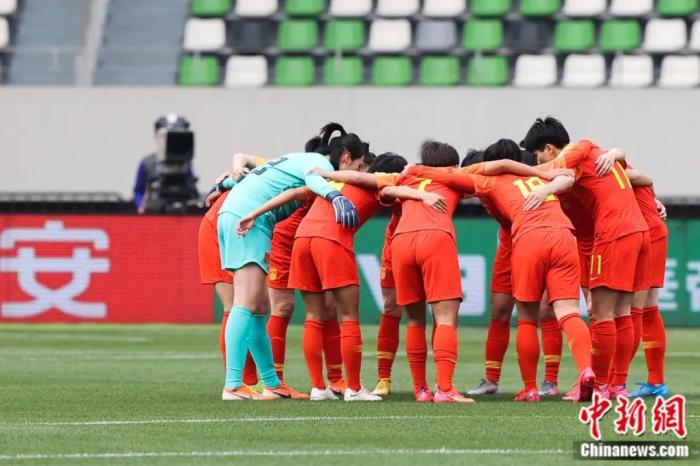 资料图:中国女足在对阵韩国女足的奥预赛附加赛中。 资料图:中国女足在对阵韩国女足的奥预赛附加赛中。