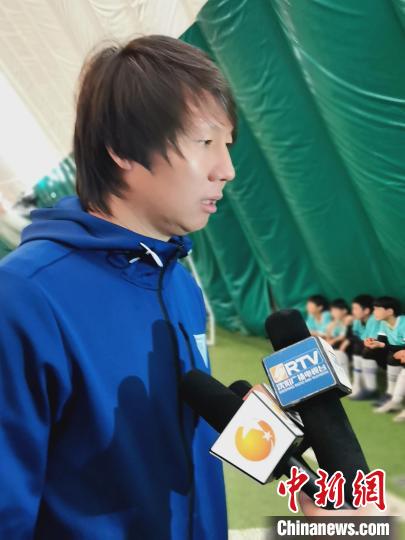 李铁接受媒体采访。 赵桂华 摄 李铁接受媒体采访。 赵桂华 摄