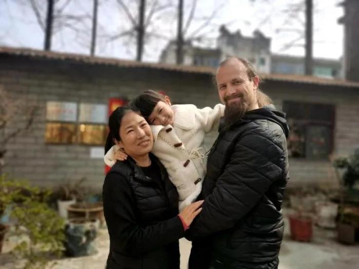 杰克一家三口。曹玲玲 摄 杰克一家三口。曹玲玲 摄