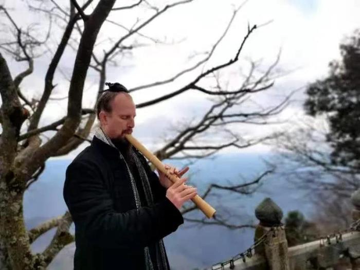 杰克在武当山。曹玲玲 摄 杰克在武当山。曹玲玲 摄