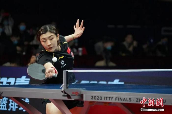资料图：在郑州进行的2020国际乒联总决赛女子单打决赛中，中国选手陈梦以4比1战胜队友王曼昱，夺得冠军。/p中新社记者 阚力 摄