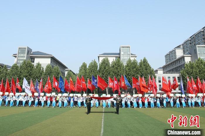 图为河南省大学生第二十一届田径运动会开幕式现场 翟浩辰 摄