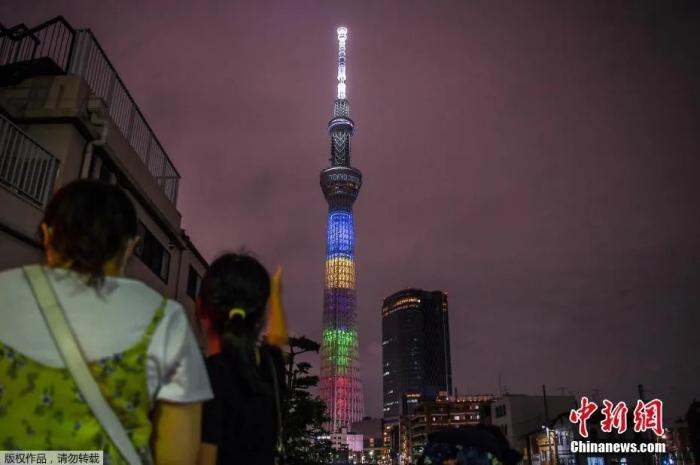 资料图:当地时间2020年7月23日,东京奥运会倒计时一周年,东京晴空塔亮起奥运五环色灯光。 资料图:当地时间2020年7月23日,东京奥运会倒计时一周年,东京晴空塔亮起奥运五环色灯光。