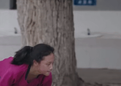 毕慧美在练习扑救。图片来源:中国女足官博视频资料截图。 毕慧美在练习扑救。图片来源:中国女足官博视频资料截图。
