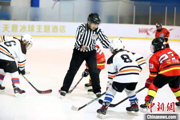 15支队伍的300名运动员参加比赛。 陈复 摄 15支队伍的300名运动员参加比赛。 陈复 摄