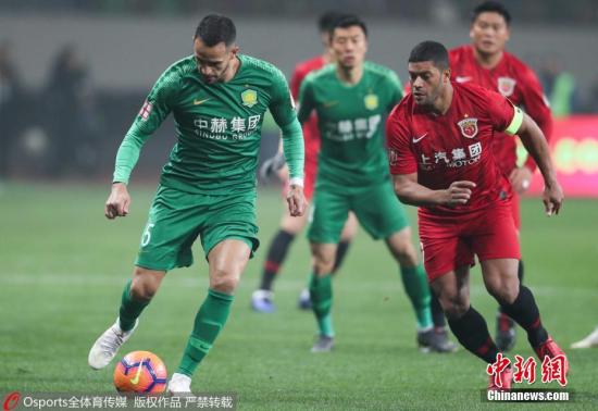 北京国安还处于换帅以及奥古斯托(左)缺阵的阵痛之中。图片来源:Osports全体育图片社 北京国安还处于换帅以及奥古斯托(左)缺阵的阵痛之中。图片来源:Osports全体育图片社