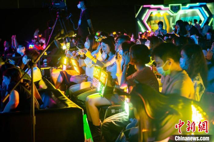 图为2021王者荣耀甲级职业联赛春季赛总决赛现场。 陈伟锋 摄 图为2021王者荣耀甲级职业联赛春季赛总决赛现场。 陈伟锋 摄