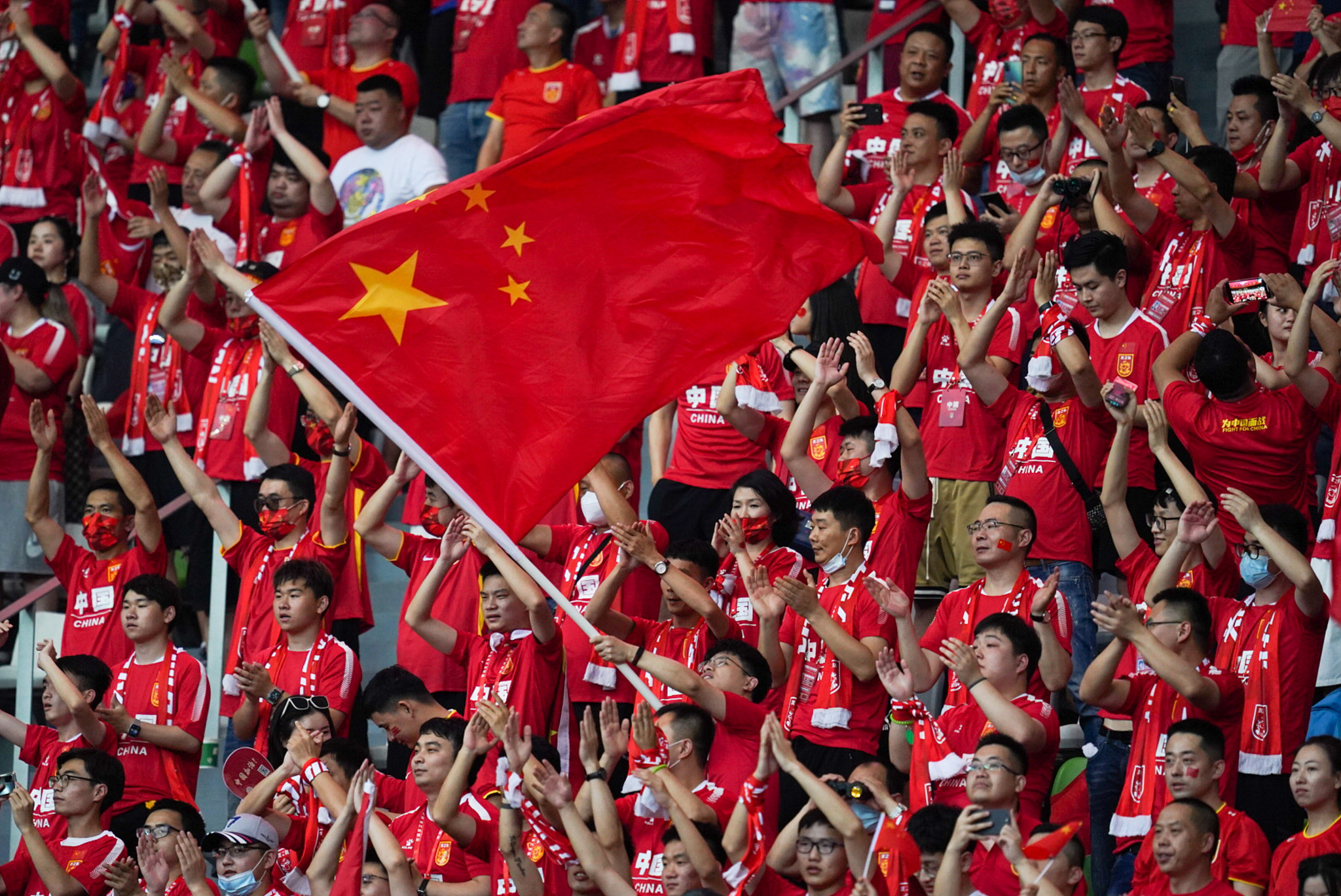 久违的现场球迷。图片来源:视觉中国 久违的现场球迷。图片来源:视觉中国