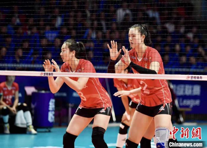 资料图: 2019-2020中国女排超级联赛常州赛区开赛。图为张常宁在比赛中。 王开颜 摄 资料图: 2019-2020中国女排超级联赛常州赛区开赛。图为张常宁在比赛中。 王开颜 摄