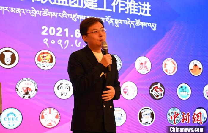 图为中国舞蹈家协会街舞委员会常务副主任、秘书长夏锐致辞。 赵朗 摄 图为中国舞蹈家协会街舞委员会常务副主任、秘书长夏锐致辞。 赵朗 摄
