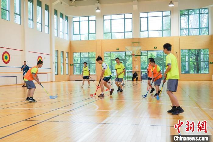 宋庆龄学校的孩子们对于冬奥项目并不陌生。 上海宋庆龄学校供图 宋庆龄学校的孩子们对于冬奥项目并不陌生。 上海宋庆龄学校供图