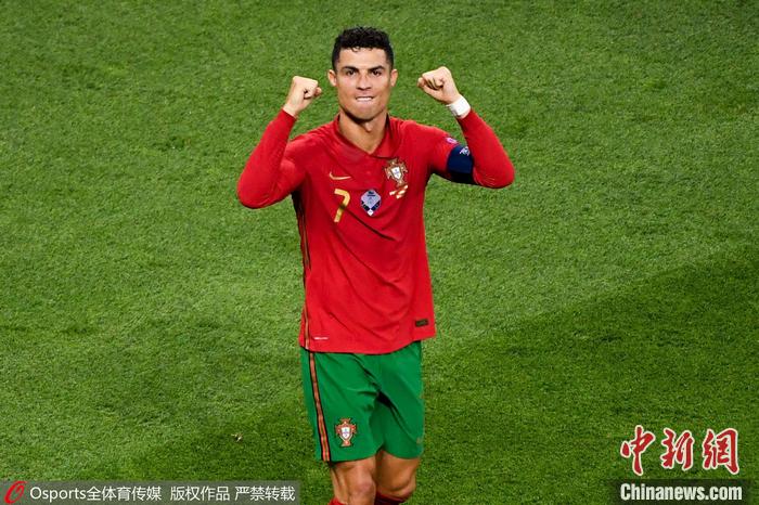 C罗在比赛中 图片来源:Osports全体育图片社 C罗在比赛中 图片来源:Osports全体育图片社