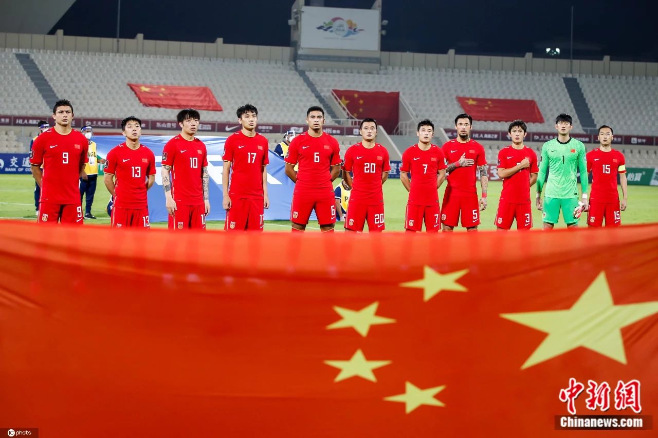 北京时间6月16日凌晨,国足3:1叙利亚赛前奏国歌环节。图片来源:IC photo 北京时间6月16日凌晨,国足3:1叙利亚赛前奏国歌环节。图片来源:IC photo