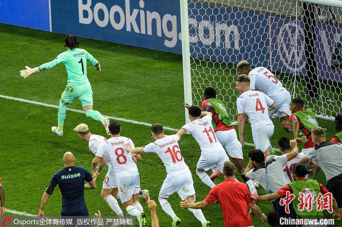 瑞士庆祝胜利 图片来源:Osports全体育图片社 瑞士庆祝胜利 图片来源:Osports全体育图片社