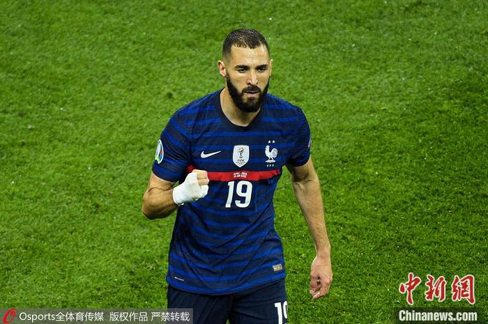 本泽马此役梅开二度 图片来源:Osports全体育图片社 本泽马此役梅开二度 图片来源:Osports全体育图片社