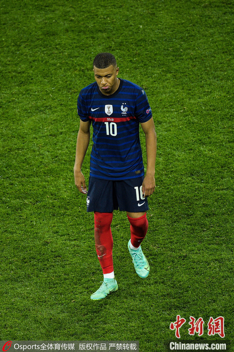 姆巴佩赛后离场 图片来源:Osports全体育图片社 姆巴佩赛后离场 图片来源:Osports全体育图片社