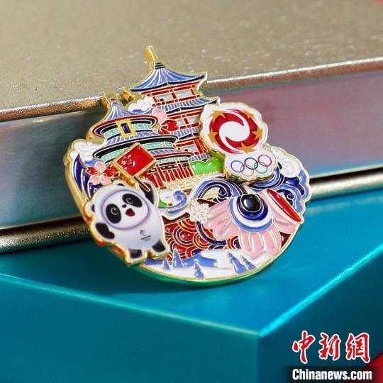 图为中国体育代表团出征东京奥运会纪念限量徽章。 北京冬奥组委供图 图为中国体育代表团出征东京奥运会纪念限量徽章。 北京冬奥组委供图