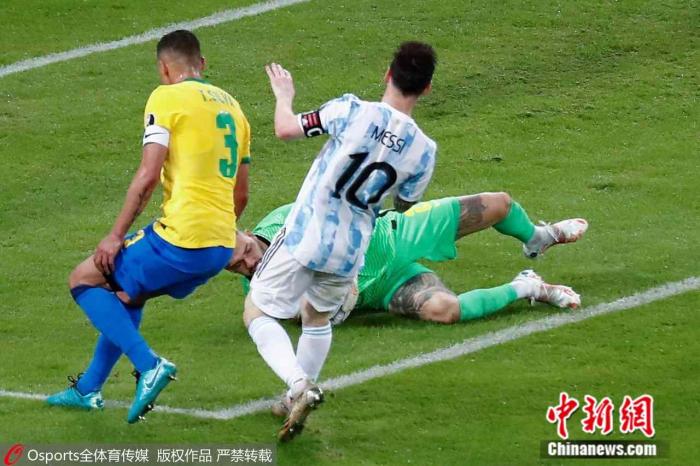梅西(10号)在比赛中。图片来源:Osports全体育图片社 梅西(10号)在比赛中。图片来源:Osports全体育图片社