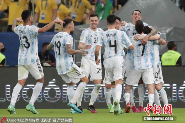 阿根廷队庆祝夺冠。图片来源:Osports全体育图片社 阿根廷队庆祝夺冠。图片来源:Osports全体育图片社