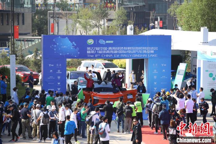 图为赛事发车仪式。 赛事组委会供图 图为赛事发车仪式。 赛事组委会供图