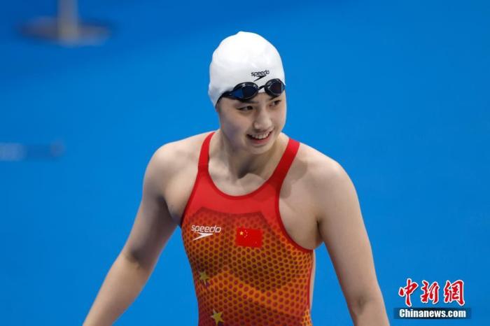 当地时间7月22日,东京奥运会开幕在即,中国运动员在东京水上运动中心进行适应场地训练。图为中国选手张雨霏在场边准备训练。 中新社记者 富田 摄 当地时间7月22日,东京奥运会开幕在即,中国运动员在东京水上运动中心进行适应场地训练。图为中国选手张雨霏在场边准备训练。 /p中新社记者 富田 摄