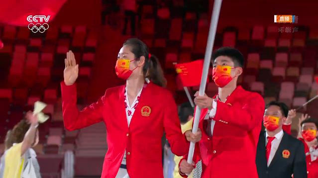 “中国红”来了!奥运会中国体育代表团入场