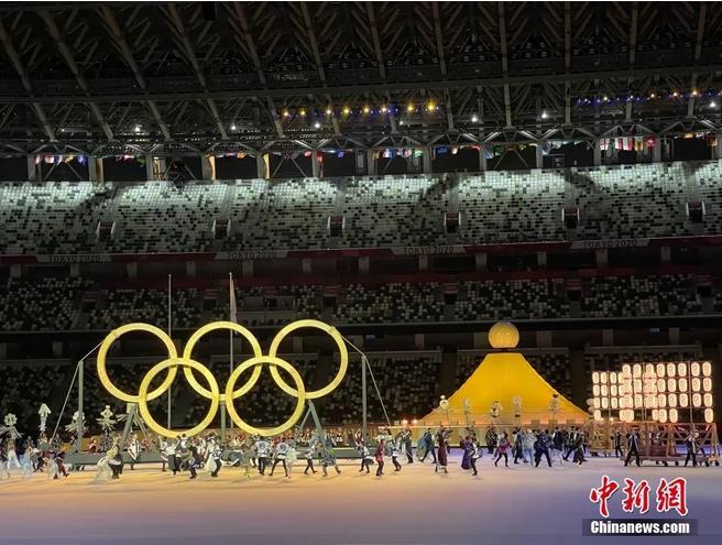 北京时间7月23日，第32届夏季奥运会开幕式在日本首都东京新国立竞技场举行。