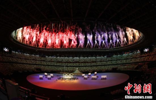 7月23日,第32届夏季奥林匹克运动会开幕式在日本东京新国立竞技场举行。图为开幕式现场表演。 中新社记者 杜洋 摄 7月23日,第32届夏季奥林匹克运动会开幕式在日本东京新国立竞技场举行。图为开幕式现场表演。 /p中新社记者 杜洋 摄