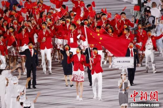 7月23日,第32届夏季奥林匹克运动会开幕式在日本东京新国立竞技场举行。图为中国体育代表团入场。 中新社记者 韩海丹 摄 7月23日,第32届夏季奥林匹克运动会开幕式在日本东京新国立竞技场举行。图为中国体育代表团入场。 /p中新社记者 韩海丹 摄