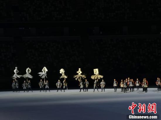 7月23日,第32届夏季奥运会开幕式在日本首都东京新国立竞技场举行。中新社记者 邢翀 摄 7月23日,第32届夏季奥运会开幕式在日本首都东京新国立竞技场举行。/p中新社记者 邢翀 摄