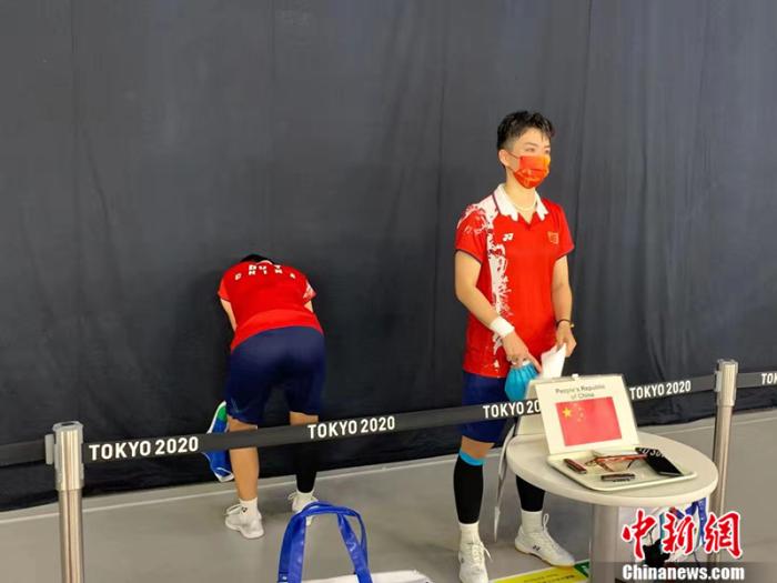 羽毛球女双无缘四强 杜玥李茵晖哭了