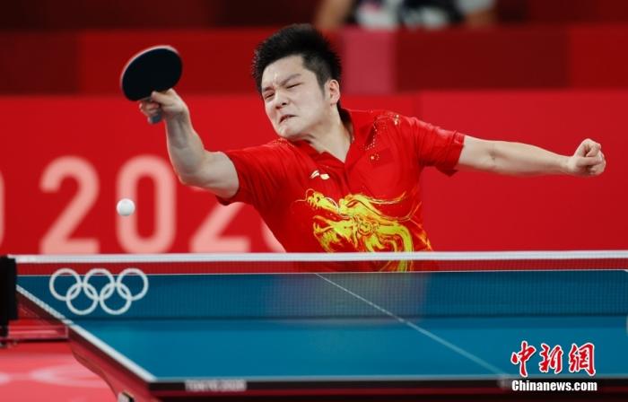7月29日，在东京奥运会乒乓球男单半决赛中，中国选手樊振东4：3战胜中国台北选手林昀儒，挺进决赛。他决赛的对手将在队友马龙和德国名将奥恰洛夫之间产生。/p中新社记者 杜洋 摄