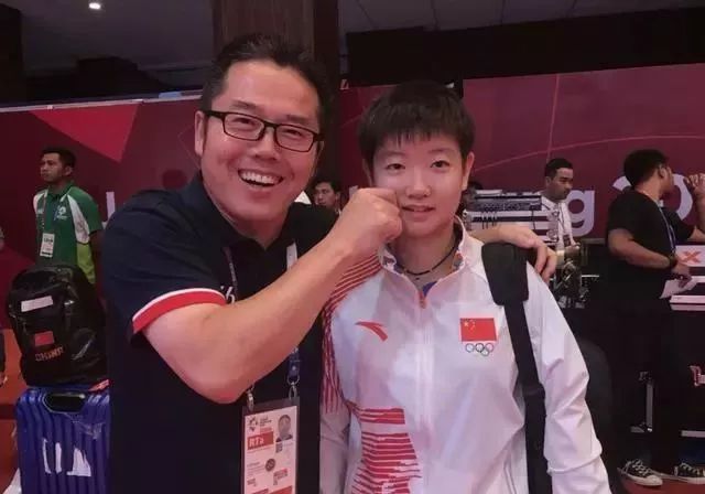 人人都想捏孙颖莎的脸蛋,哈哈哈哈哈哈……