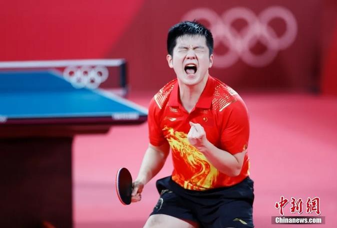 7月29日，在东京奥运会乒乓球男单半决赛中，中国选手樊振东4：3战胜中国台北选手林昀儒，挺进决赛。他决赛的对手将在队友马龙和德国名将奥恰洛夫之间产生。/p中新社记者 杜洋 摄