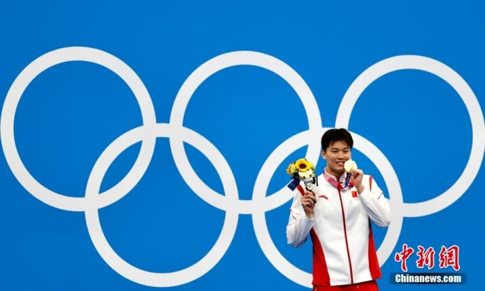 当地时间7月30日,东京奥运会男子200米混合泳决赛中,中国选手汪顺以1分55秒夺得冠军,继里约奥运会夺得该项目铜牌后成功登上最高领奖台。这也是中国游泳队在本届奥运会男子项目上收获的第一枚金牌。中新社记者 富田 摄 当地时间7月30日,东京奥运会男子200米混合泳决赛中,中国选手汪顺以1分55秒夺得冠军,继里约奥运会夺得该项目铜牌后成功登上最高领奖台。这也是中国游泳队在本届奥运会男子项目上收获的第一枚金牌。/p中新社记者 富田 摄